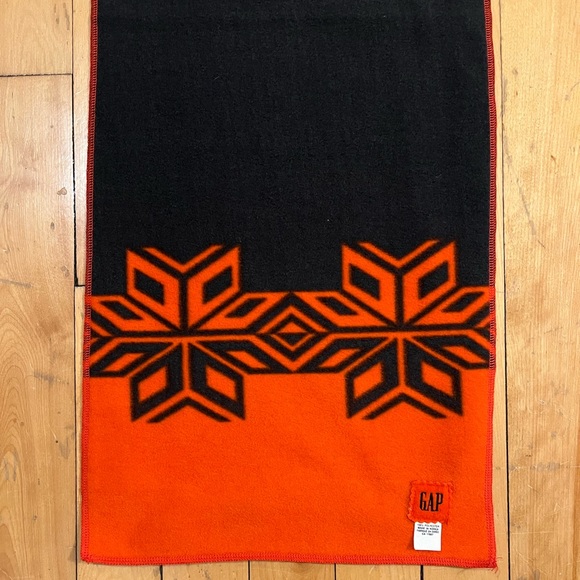 GAP Scarf - Picture 4 of 8